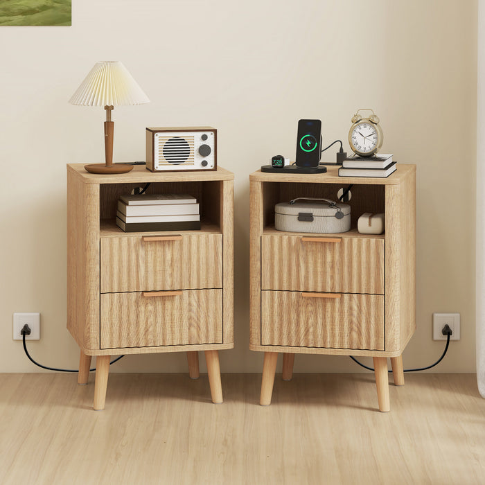 HOMCOM Nightstands Set of 2, Bedside Tables with Charging Station, Oak