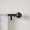 Umbra Bolas Matte Black Expandable 1" Curtain Rod - 72"-144" | Tringle à rideaux extensible Bolas de Umbra noir mat de 1 po - 72 po à 144 po