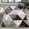 Covington Distressed Triangles Area Rug - 5'3" x 7'7"|Carpette Covington à motifs de triangles vieillis - 5 pi 3 po x 7 pi 7 po