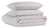 Lake 3-Piece King Comforter Set - Grey | Ensemble d’édredon Lake 3 pièces pour très grand lit - gris