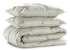 Gardenia Wynd 3-Piece Full/Queen Comforter Set - Oatmeal | Ensemble d'édredon Gardenia Wynd 3 pièces écru pour lit double ou grand lit
