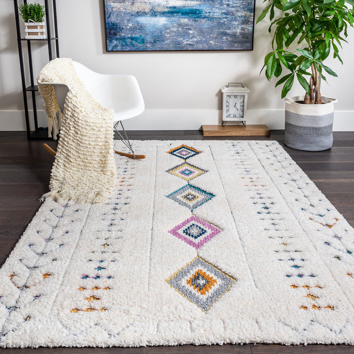 Lola Diamond Motif 5x8 Area Rug