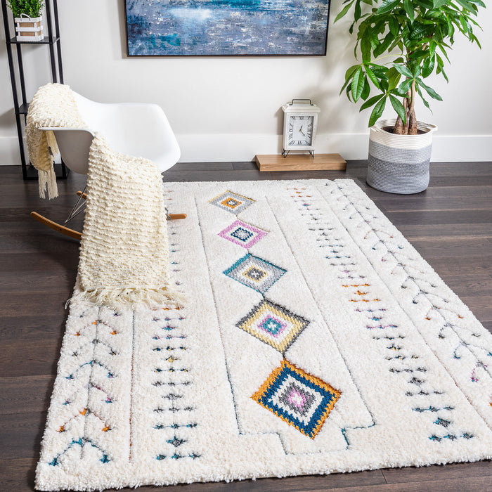 Lola Diamond Motif 5x8 Area Rug