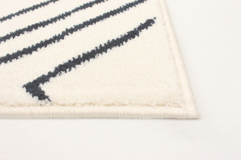 August Geod White-Navy 5'3\" x 7'3\" Area Rug