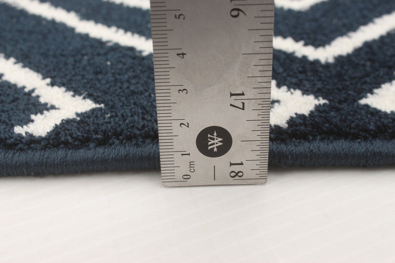 August Geod Navy-White 6'7\" x 9'6\" Area Rug