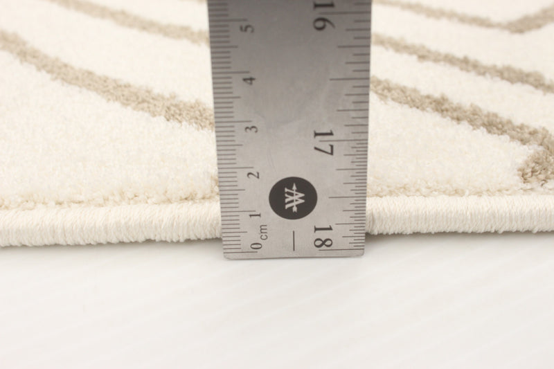 August Geod White-Tan 7'10\" x 10'2\" Area Rug