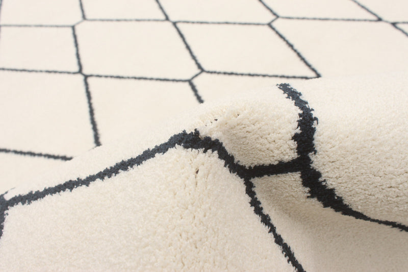 August White-Navy 7'10\" x 10'2\" Area Rug