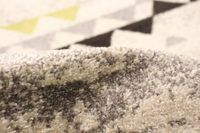 Raja Ivory-Green Area Rug - 7'10\" x 10'2\"