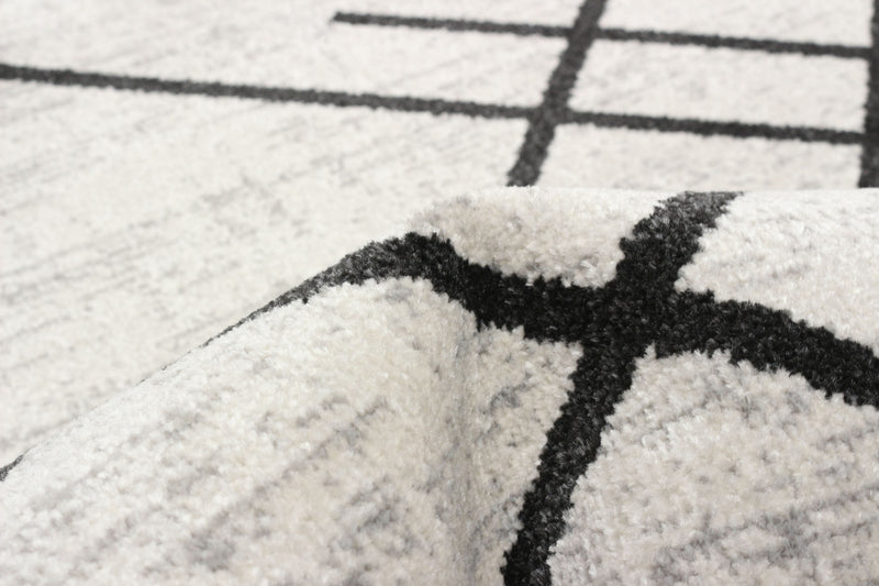Damali Ivory/Black Machine Washable Area Rug - 2'6\" x 8'0\"