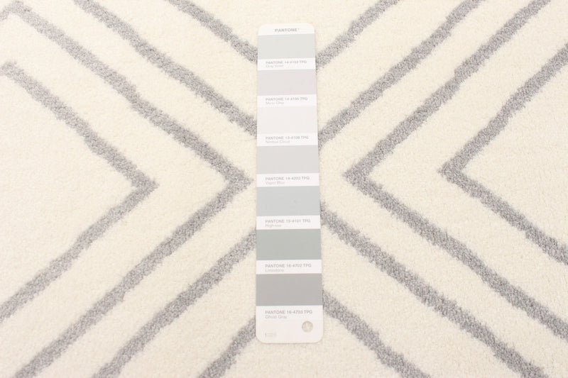 August Geod White-Grey 6'7\" x 9'6\" Area Rug
