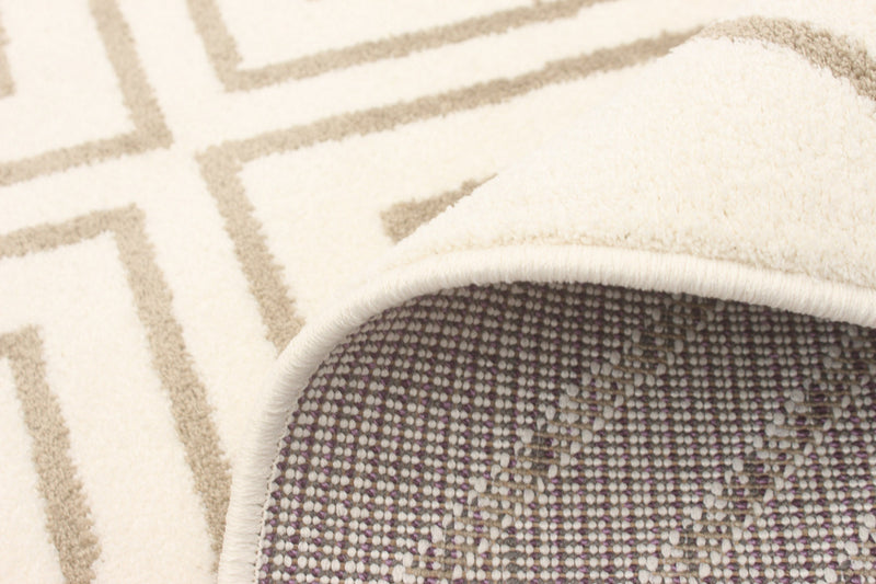 August Geod White-Tan 5'3\" x 7'3\" Area Rug